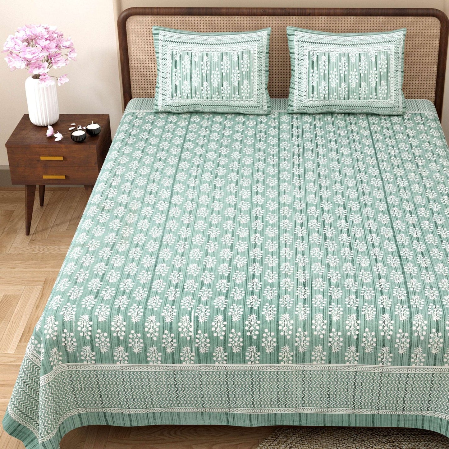 100% Pure Cotton Traditional Printed Bedsheet for Double Bed King Size Bedsheet with 2 Pillow Covers