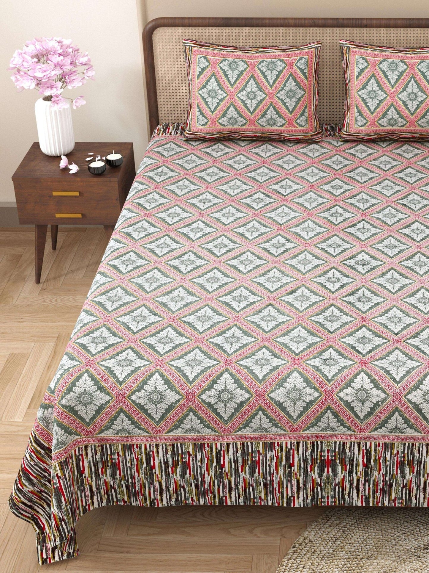 100% Pure Cotton Traditional Printed Bedsheet for Double Bed King Size Bedsheet with 2 Pillow Covers