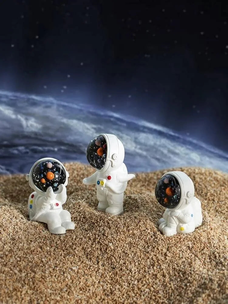 Satyam Kraft Resin 1 Set Astronaut Figurines Outer Space-Themed Action Figures