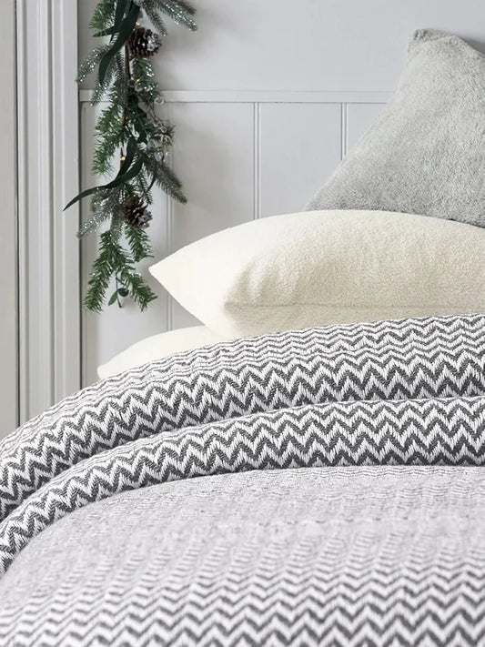 Sashaa World Chevron Throw Blanket Handwoven with Fringes Colour Grey