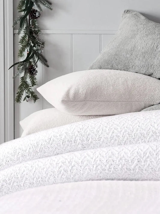 Sashaa World Cotton Chevron Throw Blanket Handwoven with Fringes Colour White