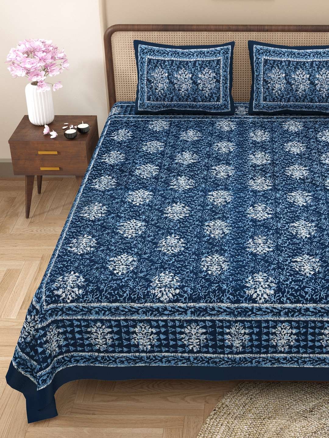 100% Pure Cotton Traditional Printed Bedsheet for Double Bed King Size Bedsheet with 2 Pillow Covers
