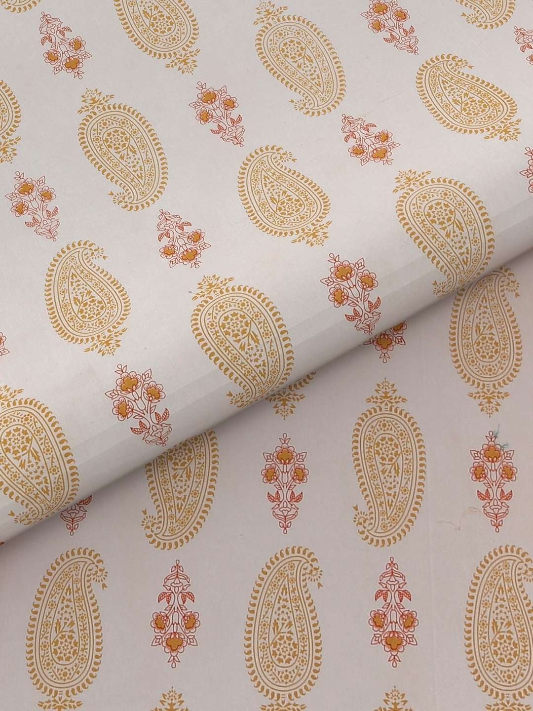 100% Pure Cotton Traditional Printed Bedsheet for Double Bed King Size Bedsheet with 2 Pillow Covers