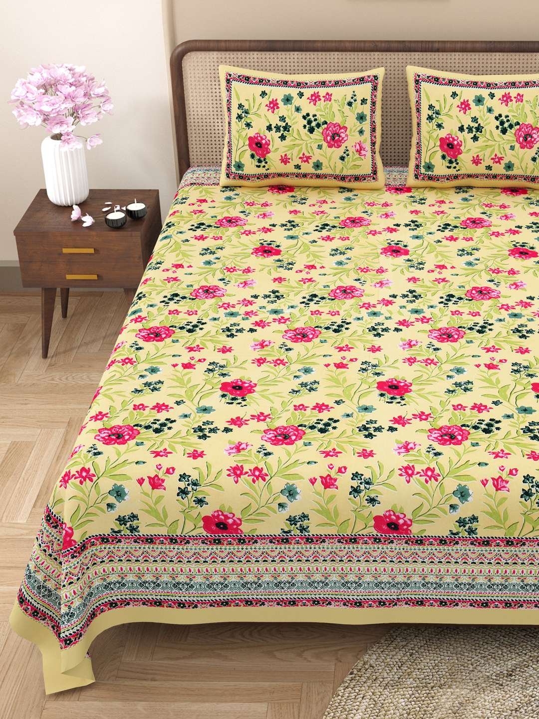 100% Pure Cotton Traditional Printed Bedsheet for Double Bed King Size Bedsheet with 2 Pillow Covers