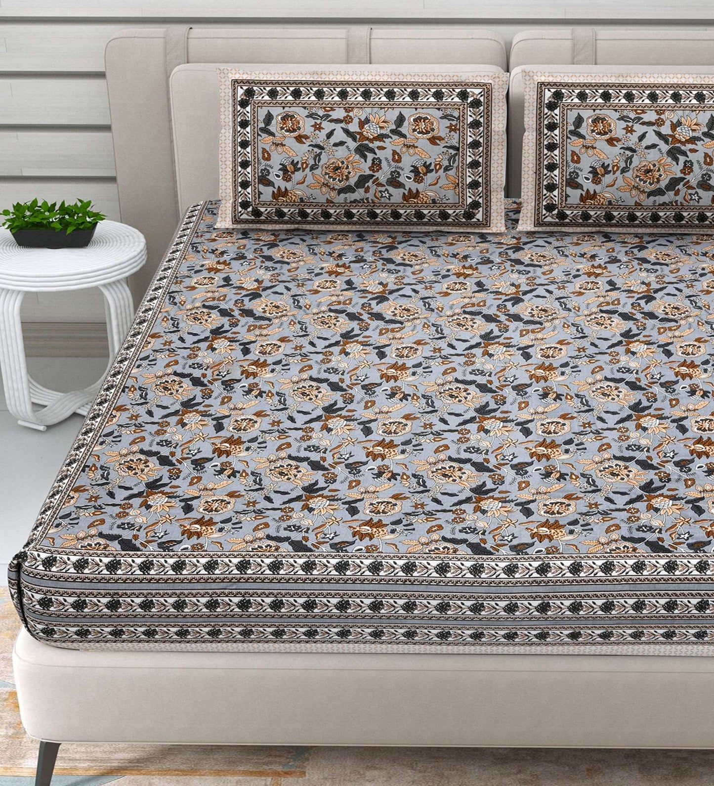 100% Pure Cotton Traditional Printed Bedsheet for Double Bed King Size Bedsheet with 2 Pillow Covers