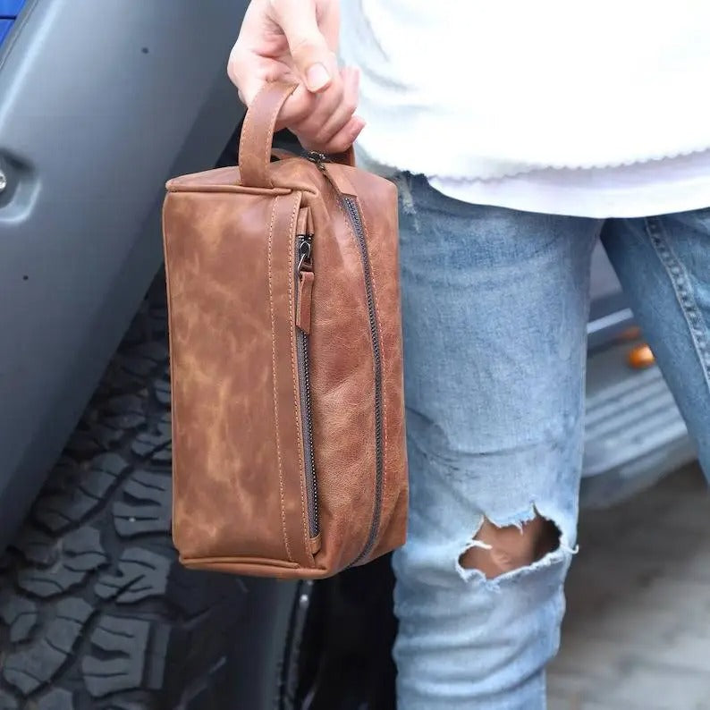 Mens Toiletry Bag, Kit, Custom Wedding Gift, Leather Travel Case, Leather Toiletry Bag, Monogram Dopp Kit, Gifts for Husband