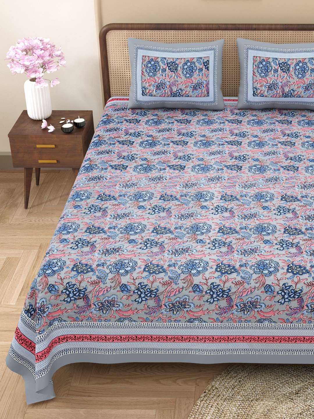 100% Pure Cotton Traditional Printed Bedsheet for Double Bed King Size Bedsheet with 2 Pillow Covers