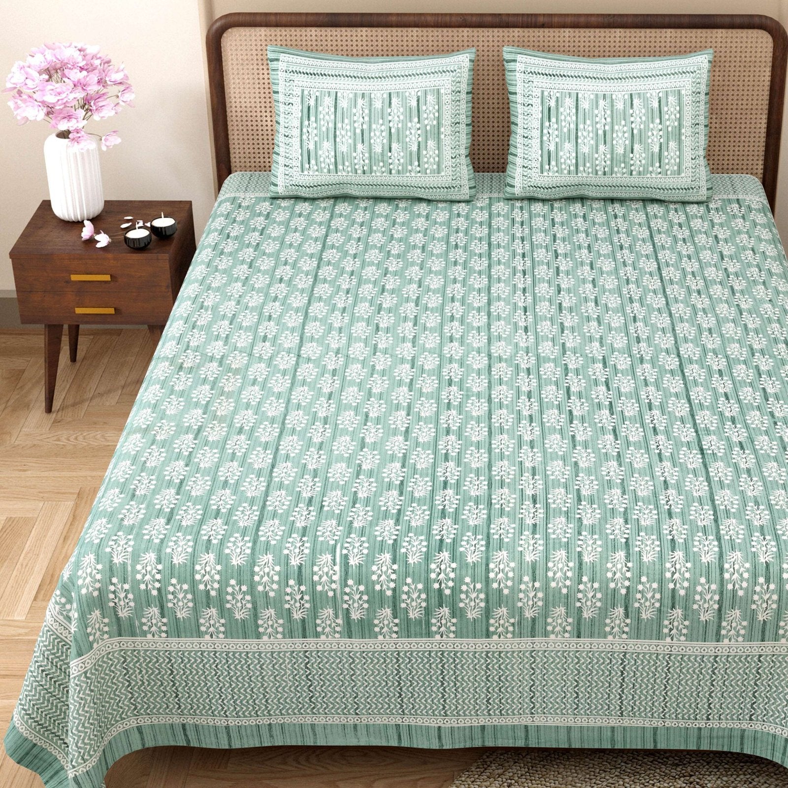 100% Pure Cotton Traditional Printed Bedsheet for Double Bed King Size Bedsheet with 2 Pillow Covers