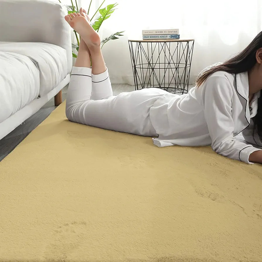 Luxe Home International Ruffle Floor Rug Gold