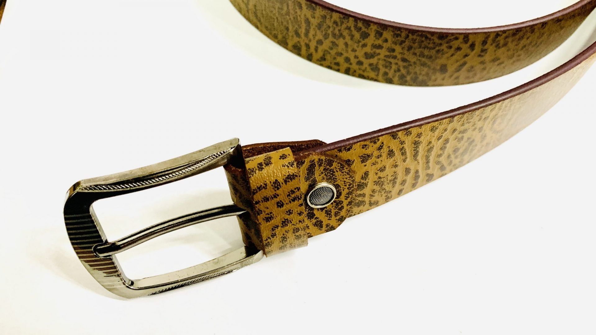 CraftShades Buffalo Leather Belts for Men with Real Solid Leather and Buckle Durable Heavy Duty 1.5″ Men’s Dress and Casual Belt | Printed Belt