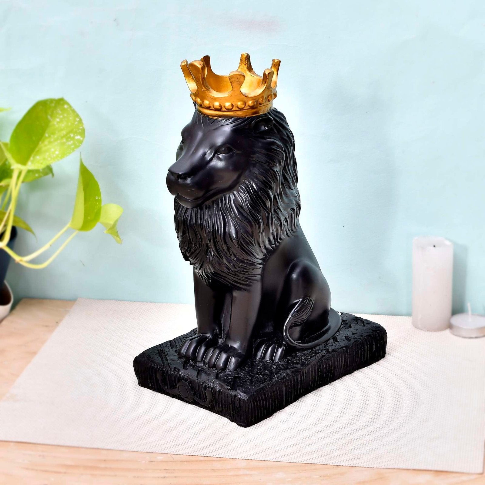 Lion Statue with Crown Sculpture
