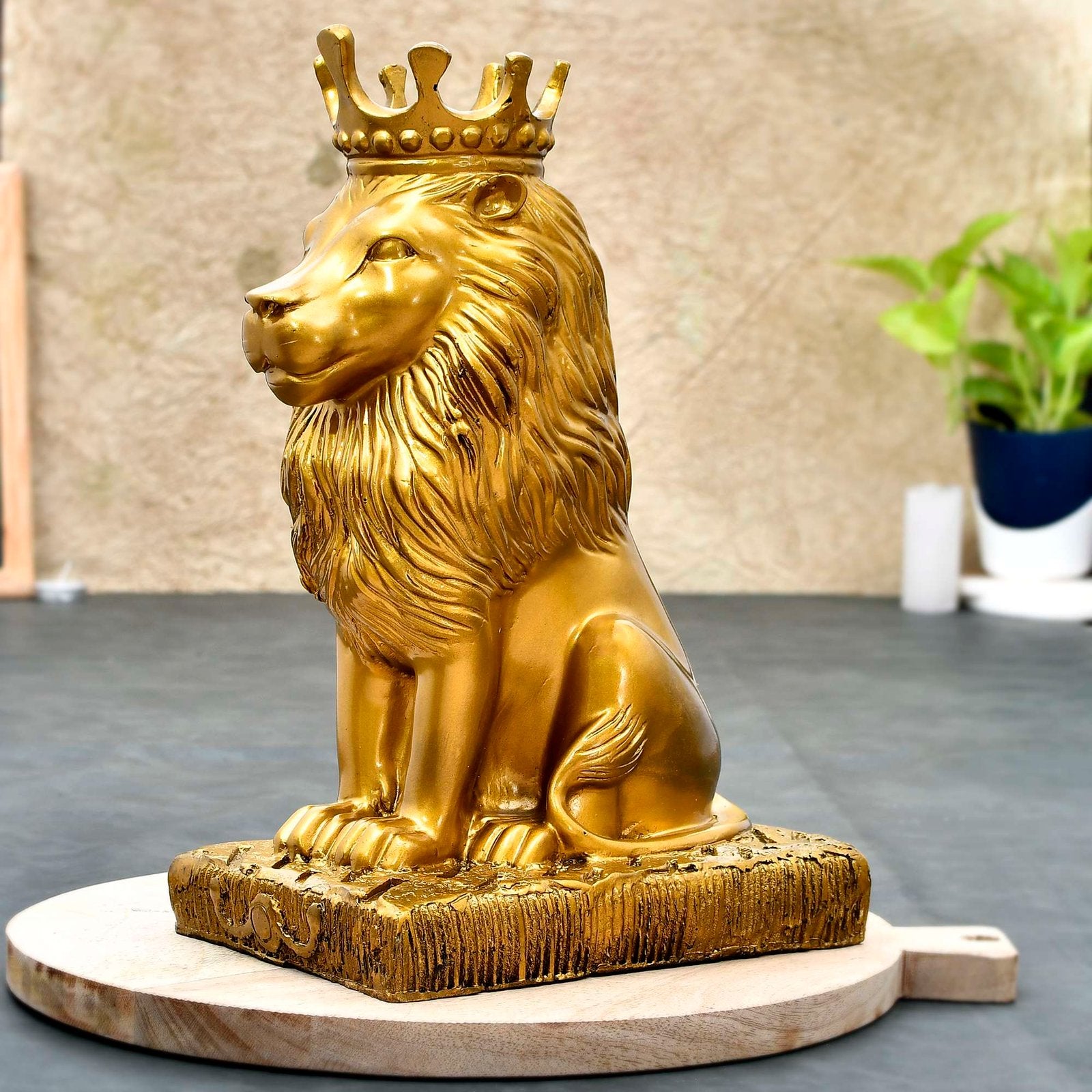 Lion Statue with Crown Sculpture