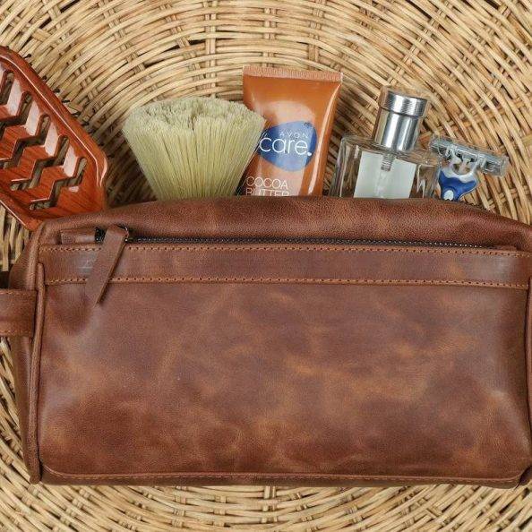 Mens Toiletry Bag, Kit, Custom Wedding Gift, Leather Travel Case, Leather Toiletry Bag, Monogram Dopp Kit, Gifts for Husband